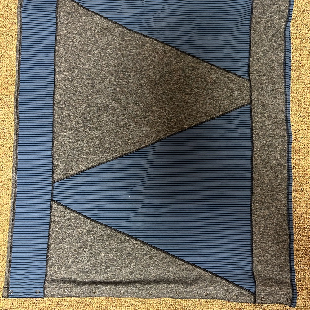 LULULEMON Blue and Gray Geometric Patterned scarf
